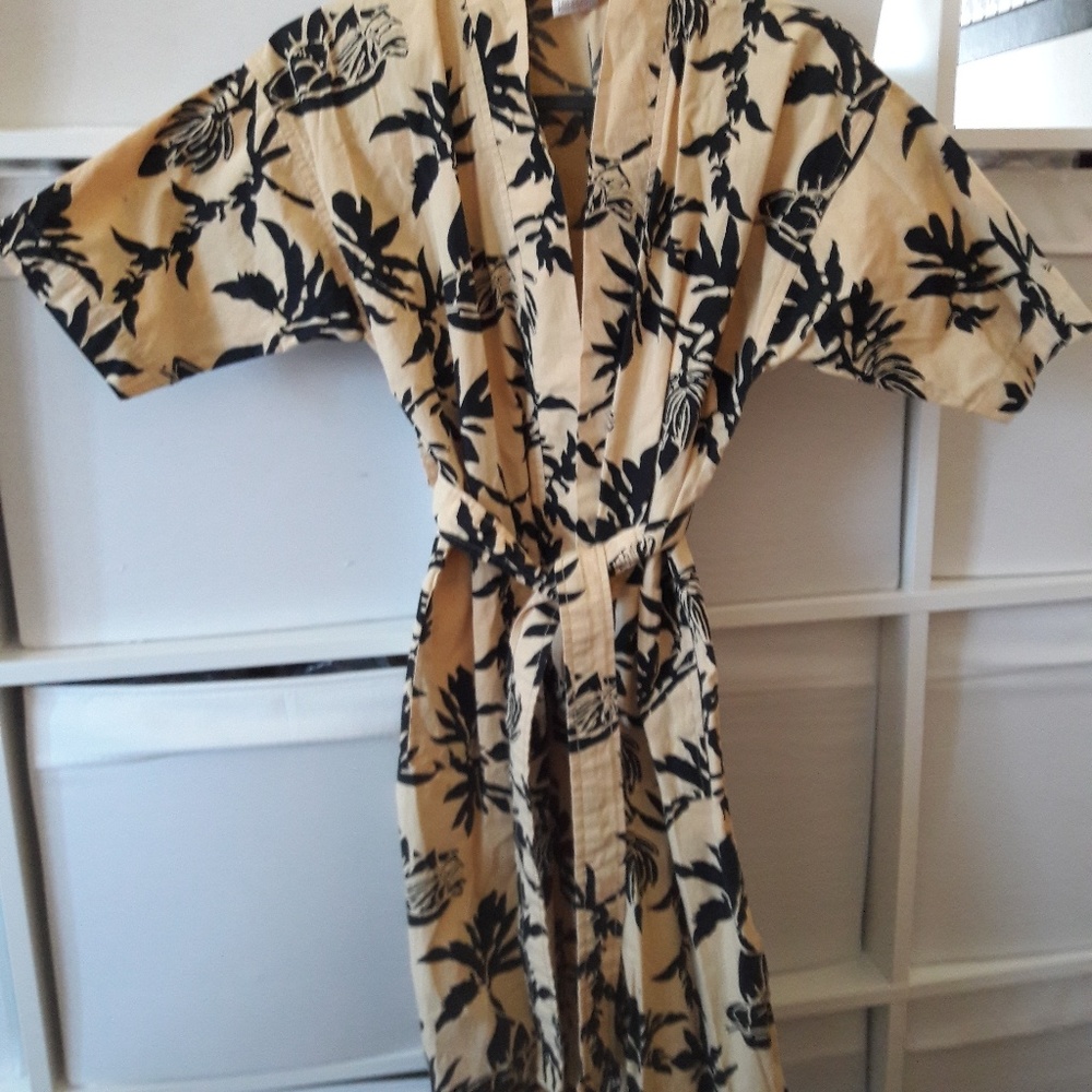 Four Seasons Hualalai Summer Robe Size M